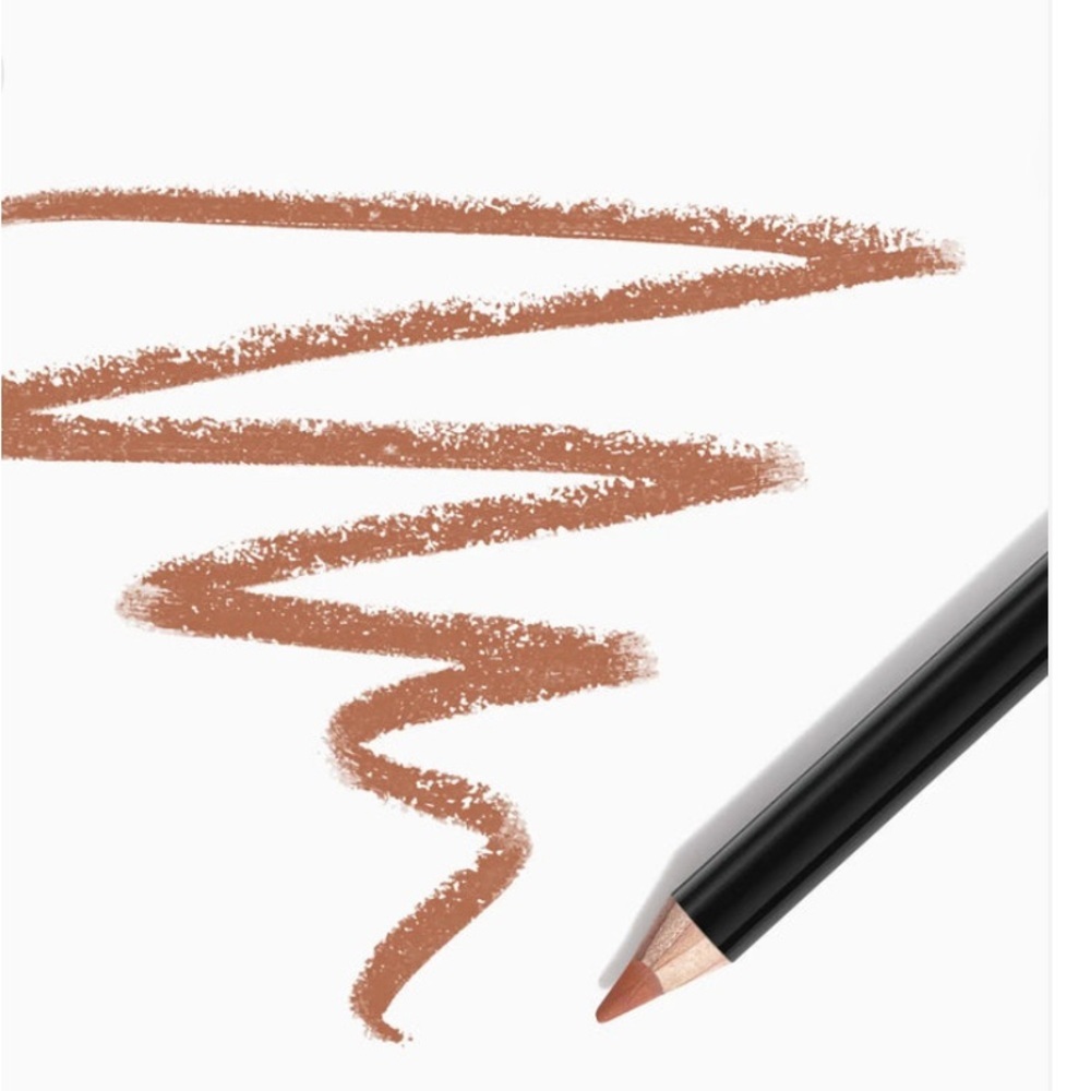 GXVE Anaheim Line Pencil Lip Liner by GWEN STEFANI - Picture 3 of 4